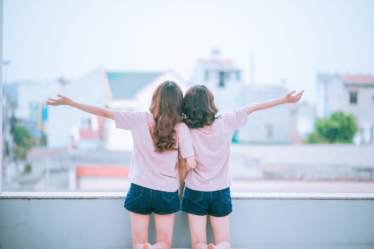 What It’s Like to Be a Twin
