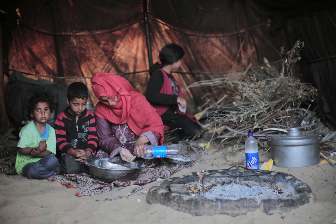 How People Live in the Desert