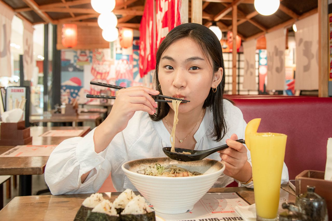 Slurping Noodles: A Tasty Compliment in Japan