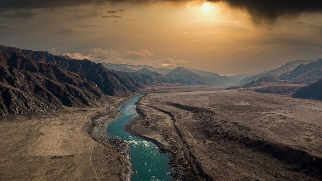 Some Countries Have No Rivers: An Unusual Fact