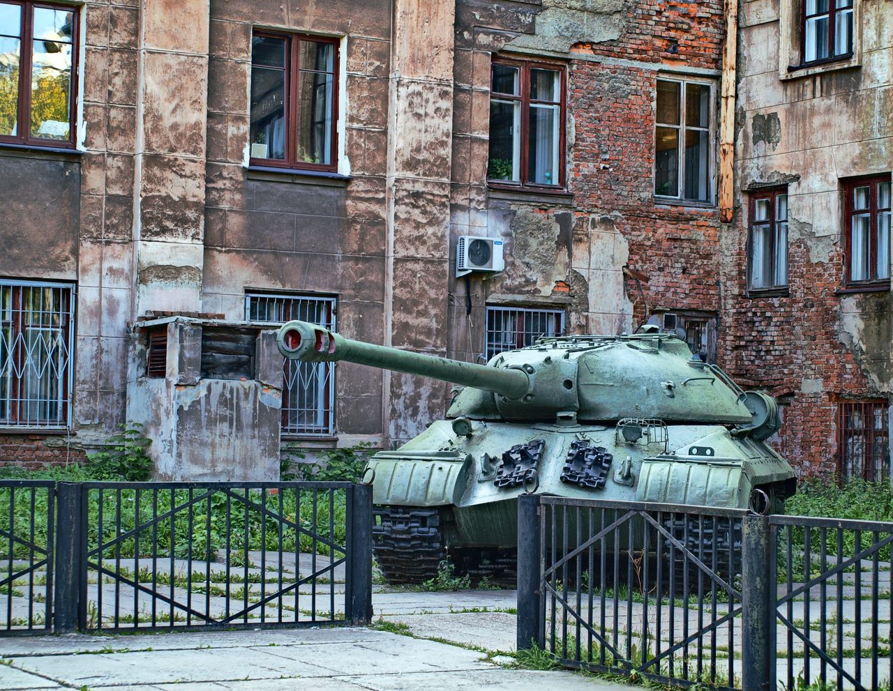 The Cold War’s Impact on Pop Culture and Technology