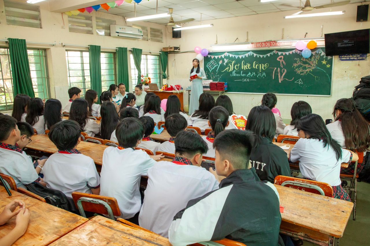 Presentation of one's own school (characteristics, e.g., vocational training, specialization)